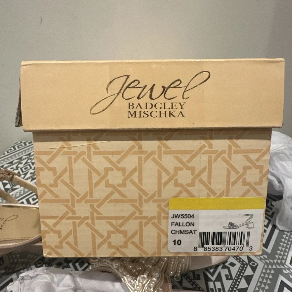 Badgley Mischka Size 10 Fallon Pearl Embellished Block Sandals Champagne Satin
